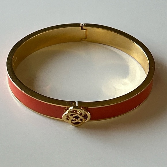 STELLA & DOT ENAMEL HINGED LINDSAY BANGLE BRACELET - Picture 3 of 9